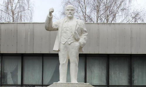 Ленин первый памятник