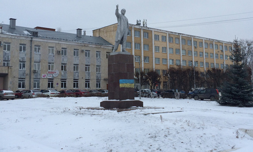 Памятник Ленину осквернён